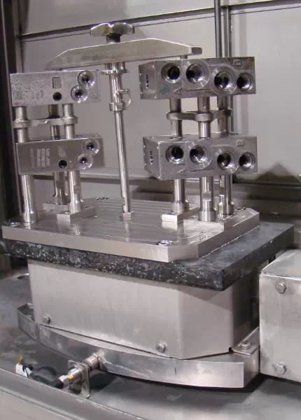 Hidrodesbarbado en la industria del automóvil