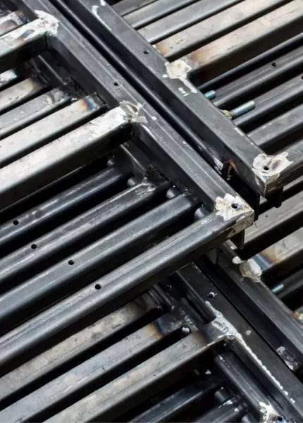 Sistemas automatizados de tratamiento de superficies para piezas metálicas