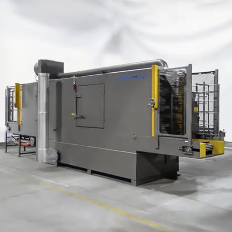 Industrial cleaning system for trays, pallets and dunnages.