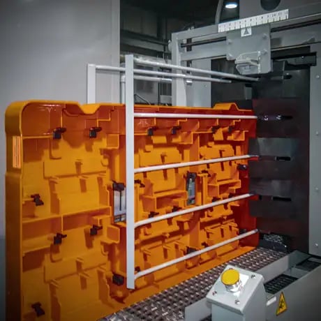 TYPHOON® MB-D effectively washes lungs, trays, totes and more.