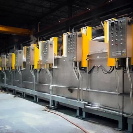Nuestras líneas de tanques se adaptan a sus necesidades y ofrecen una serie de tanques, cestas y grúas aéreas adecuadas para cualquier proceso químico.