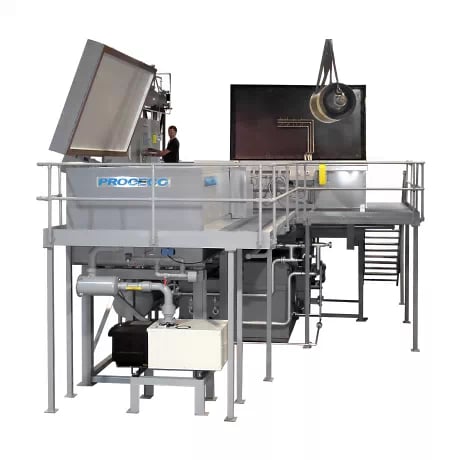 Traction motor cleaning system effectively removes oil, grease and road dirt