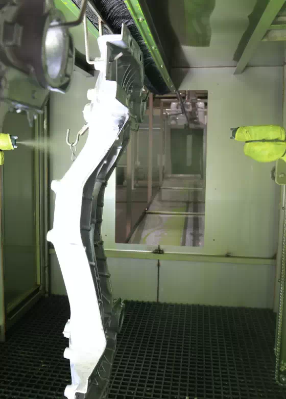 Fluorescent-penetrant-inspection-in-automotive-industry