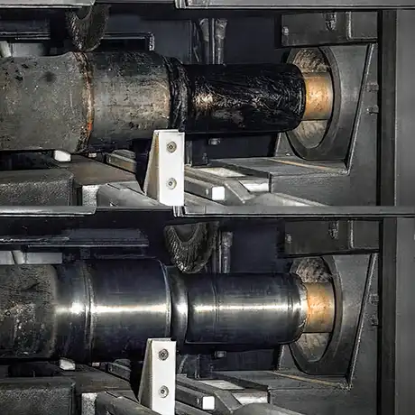 Axle washer for the cleaning of used axle with wetbrush